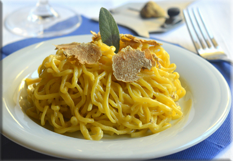 Nel mese di Ottobre inizia la raccolta del tartufo bianco, ottimo con i tagliolini