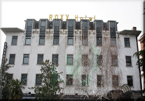 Ex Hotel Roxy, sì alla demolizione